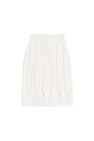 белый Трикотажная юбка длины мини с объемными косами из мягкой шерсти. Широкий эластичный пояс на кулиске. Дополнить образ можно джемпером в том же стиле.