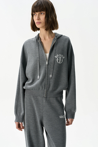 Бомбер в спортивном стиле