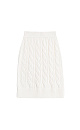 Трикотажная юбка длины мини с объемными косами из мягкой шерсти. Широкий эластичный пояс на кулиске. Дополнить образ можно джемпером в том же стиле.
