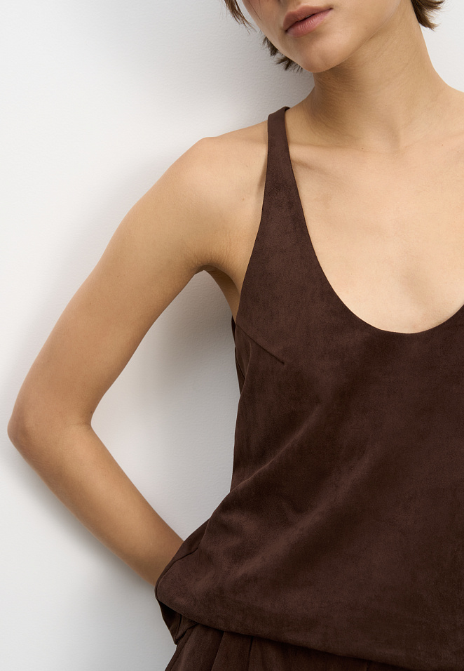 Топ с отделкой под замшу