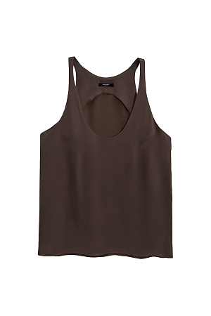 коричневый Майка из атласной вискозы. Модель свободного силуэта на тонких бретельках и глубоким вырезом декольте.