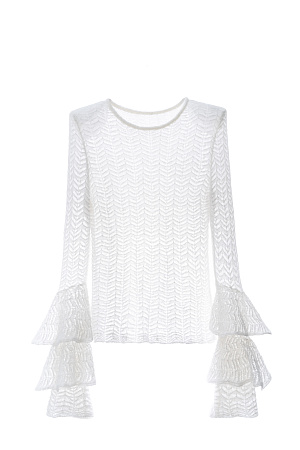 белый Трикотажный ажурный джемпер из шерсти с добавлением мохера. Модель по фигуре с круглым неглубоким вырезом горловины и подплечниками. Изделие декорировано ажурными воланами на манжетах.