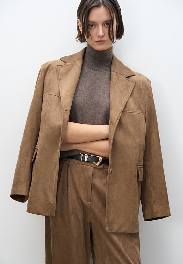 Трикотажный жилет с высоким воротом