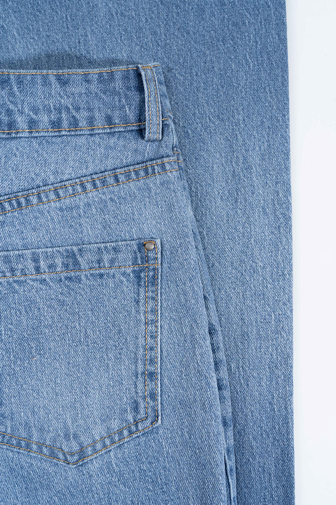 Расклешенные джинсы в стиле гранж