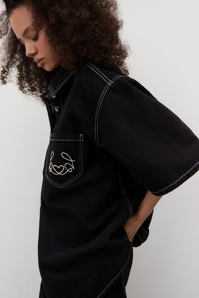 Джинсовая рубашка с вышивкой