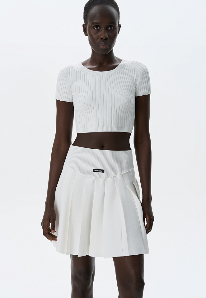 Короткий трикотажный топ в рубчик