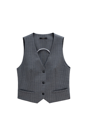 серый Классический жилет из шерсти. Модель прямого кроя с имитацией карманов и V-образным вырезом. Застежка на три пуговицы. Изделие без подкладки.