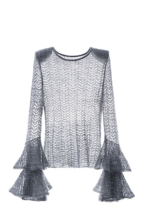 серый Трикотажный ажурный джемпер из шерсти с добавлением мохера. Модель по фигуре с круглым неглубоким вырезом горловины и подплечниками. Изделие декорировано ажурными воланами на манжетах.