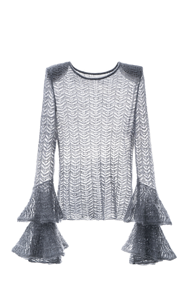 Джемпер с воланами на рукавах