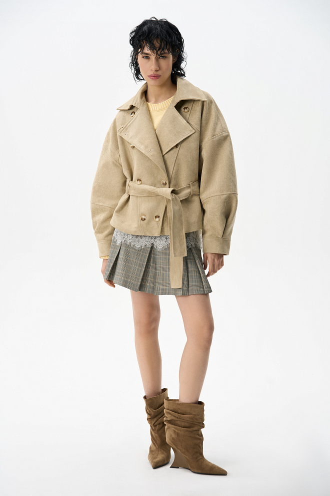 Двубортный короткий тренч под замшу