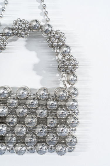 Сумочка из бусин разного диаметра