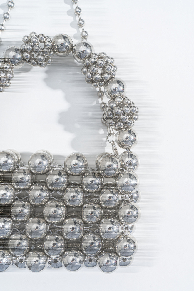 Сумочка из бусин разного диаметра