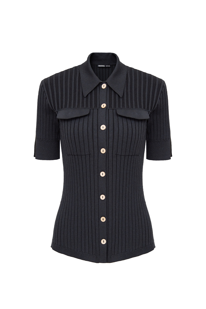 Футболка с отложным воротником