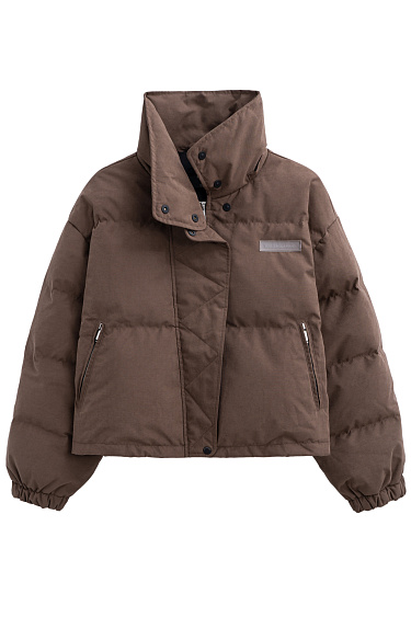 Утепленный пуховик с воротником-стойкой и капюшоном на молнии