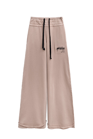 коричневый коричневый Широкие спортивные брюки из футера. Модель с широким поясом на кулиске и карманами. Изделие декорировано вышитым логотипом бренда и имитацией необработанного края.