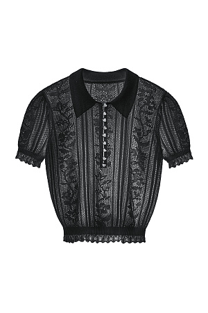 черный Трикотажная футболка из вискозы с пайетками. Изделие выполнено ажурным переплетением с дизайном в виде растительного орнамента. Модель с воротником поло, планкой на пуговицах-сердечках и коротким рукавом.