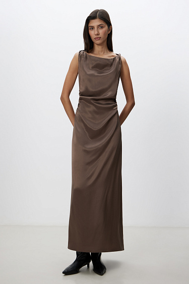 Атласное платье с перекрутом на плечах