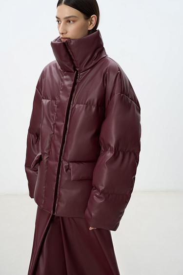 Утепленный пуховик из экокожи