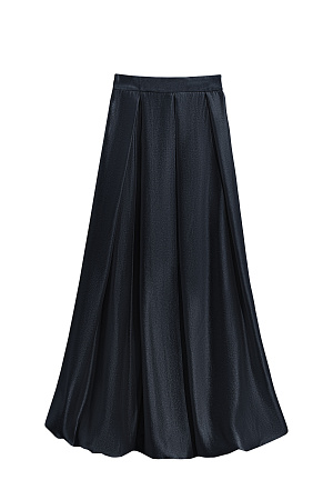 черный Юбка-баллон длины миди из атласной ткани. Модель выполнена в крупную складку. Застежка на потайную молнию.