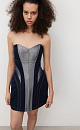 Платье длины мини из денима с металлизированной нитью. Модель по фигуре с корсетным верхом и фигурным вырезом декольте. Изделие выполнено на подкладке с накладками на бедрах для моделирования силуэта "песочные часы". Застежка на молнию сзади.