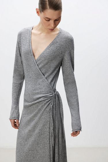 Платье на запах из шерсти и кашемира