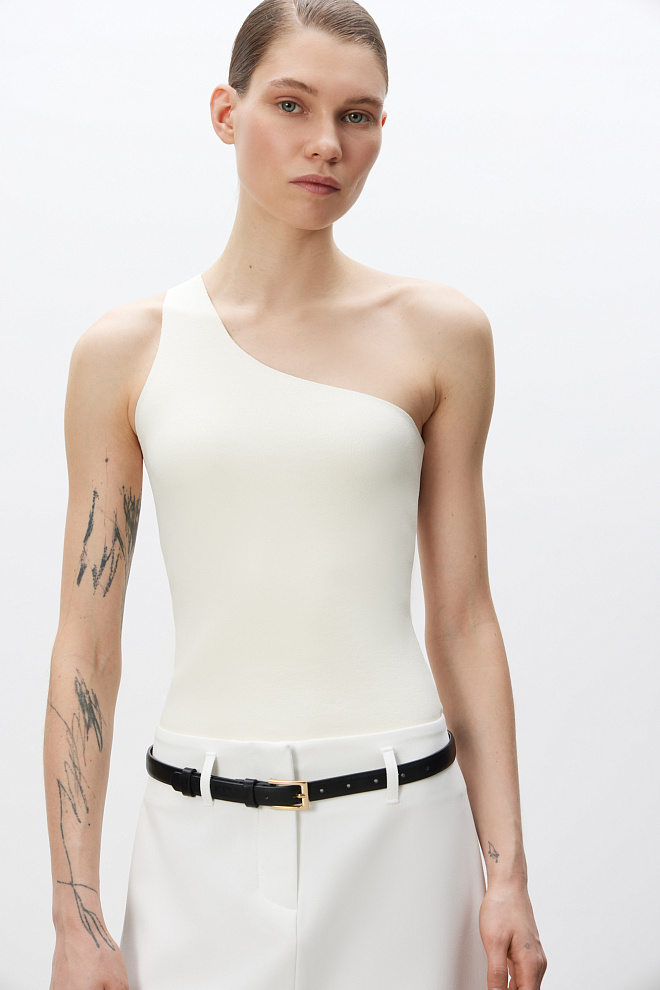 Топ из вискозы на одно плечо