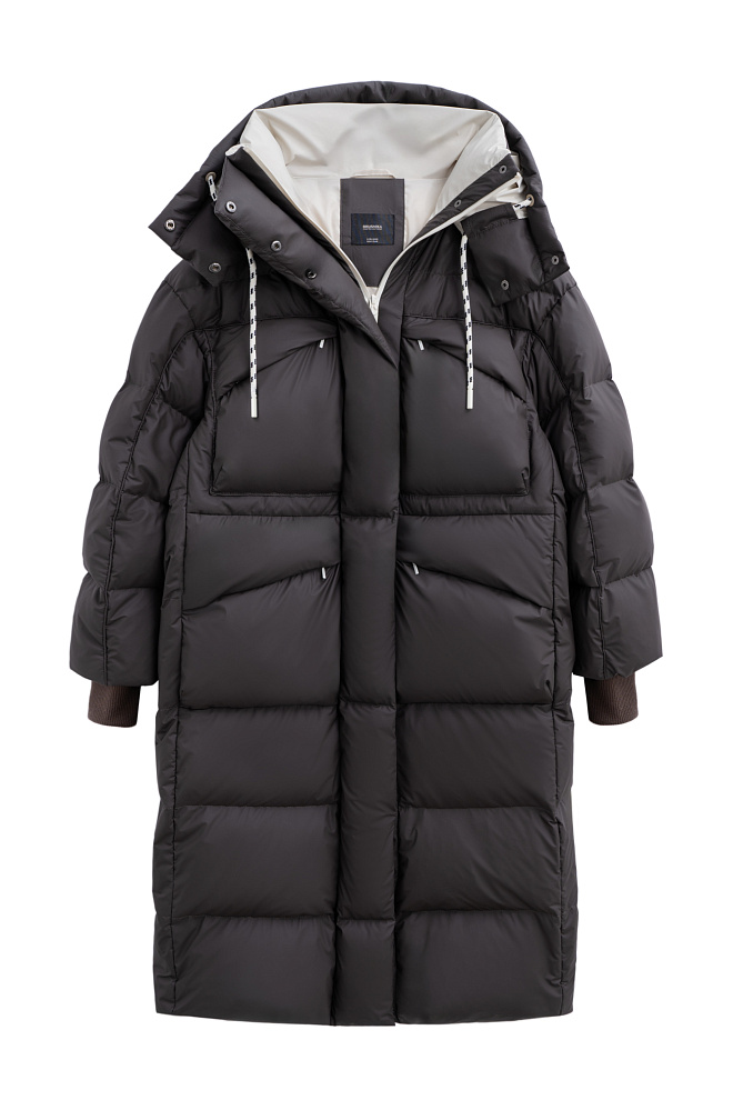 Объемный пуховик с большими карманами