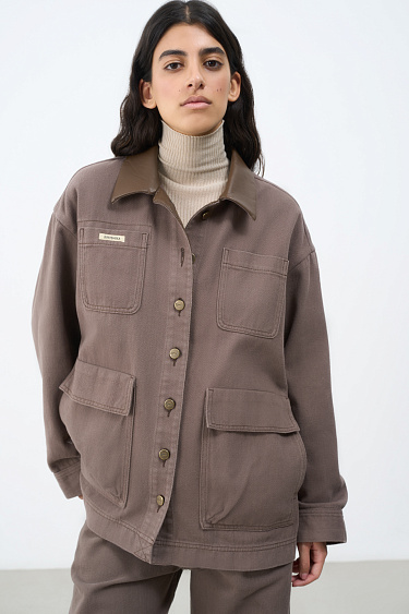 Джинсовая куртка с кожаным воротником