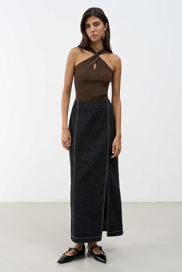 Джинсовая юбка миди с анималистичным принтом