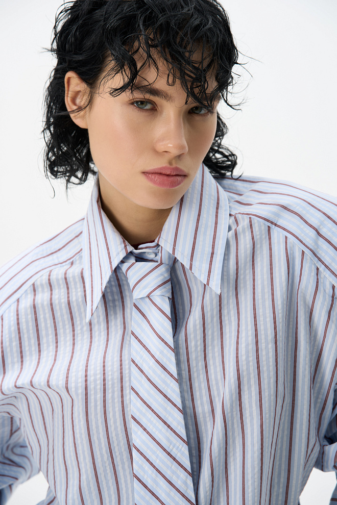 Рубашка в полоску с подплечниками