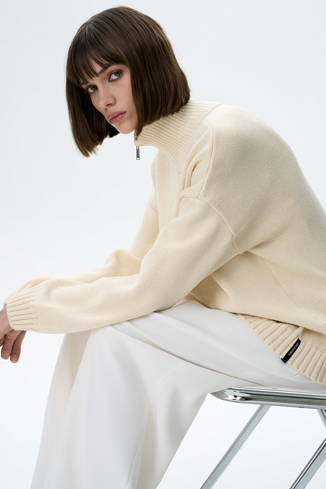 Джемпер с воротником-стойкой
