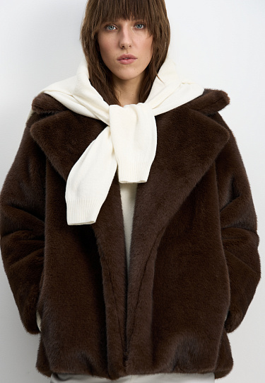 Шуба из экомеха с тонким поясом