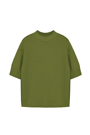 хаки Трикотажная футболка из хлопка. Модель свободного силуэта со спущенной линией плеча, коротким рукавом и круглым вырезом горловины. Воротник, манжеты рукавов и низ изделия выполнены в широкий рубчик.