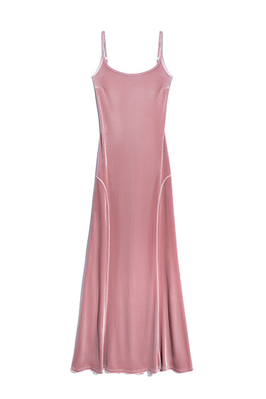 Бархатное платье с глубоким вырезом на спине