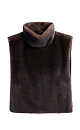 Жилет из экомеха с воротником-стойкой и карманом-кенгуру. Модель фиксируется по бокам на кнопки. Изделие выполнено на подкладке.