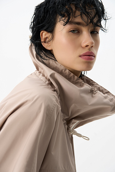 Ветровка с воротником-стойкой