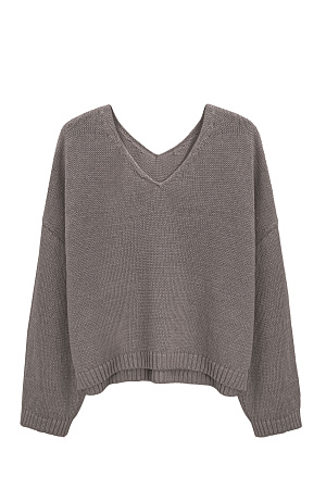 серый Трикотажный джемпер из 100% льна с V-образным вырезом. Модель прямого силуэта с длинным рукавом и удлиненной спинкой. Края изделия выполнены в рубчик.