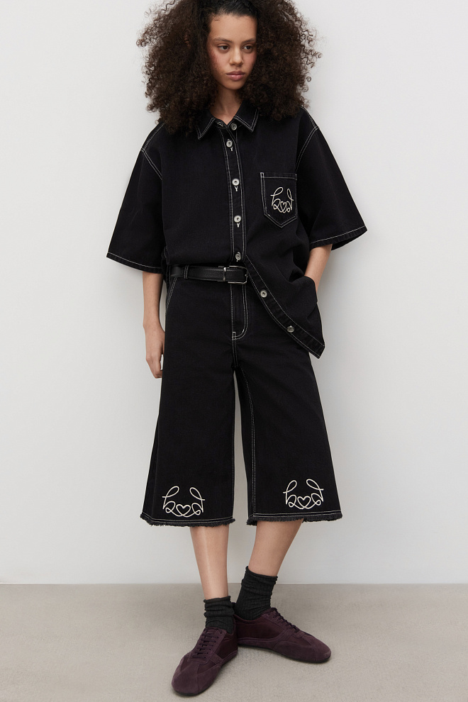 Джинсовые шорты-бермуды с вышивкой