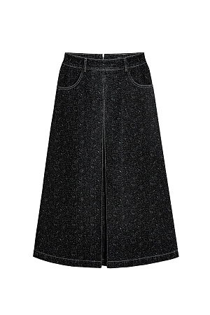 черный Джинсовая юбка длины миди из 100% хлопка. Модель со встречными складками, карманами и шлевками на поясе для ремня. Застежка на молнию. Дополнить образ можно жакетом в таком же стиле.