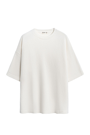 белый Трикотажная футболка из шерсти с добавлением кашемира. Модель свободного силуэта со спущенной линией плеча и круглой горловиной.