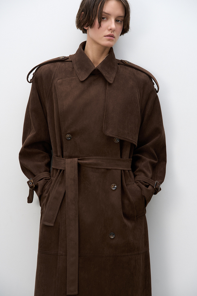 Двубортный тренч под замшу