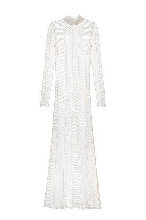 молочный Трикотажное ажурное платье длины макси из шерсти альпака и мохера. Изделие выполнено комбинированной вязкой, сочетающей несколько ажурных узоров. Модель с длинными рукавами и воротником стойкой.
