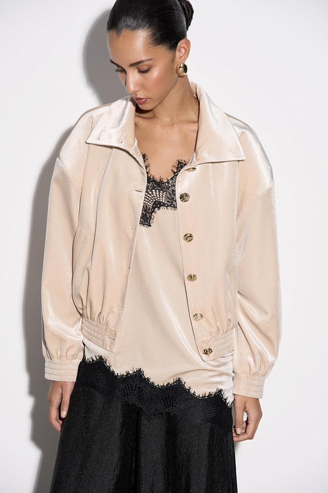 Бархатный бомбер с воротником-стойкой