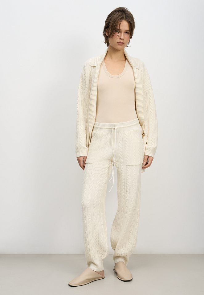 Трикотажные брюки-джоггеры с косами