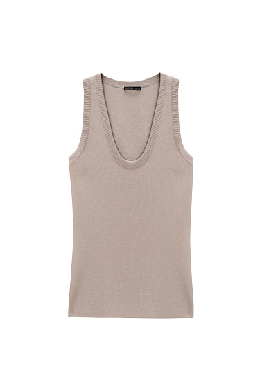 Топ с глубокой проймой