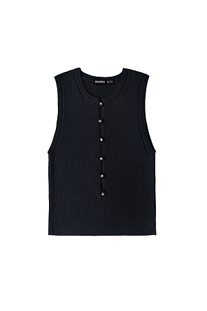 черный Трикотажный топ без рукавов. Модель с глубоким вырезом на пуговицах.