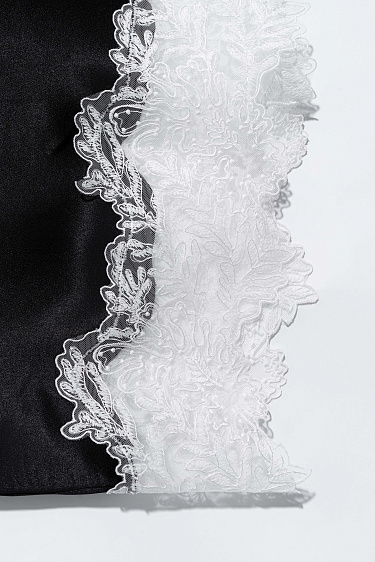 Атласная юбка миди с кружевом