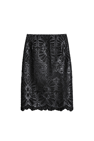 черный Юбка длины миди с кружевом из экокожи. Модель приталенного силуэта с застежкой на молнию сзади. Изделие на подкладке.