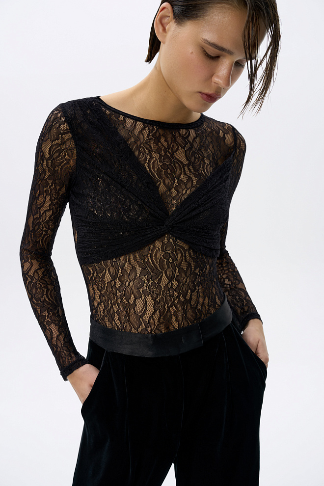 Кружевное боди с акцентным лифом