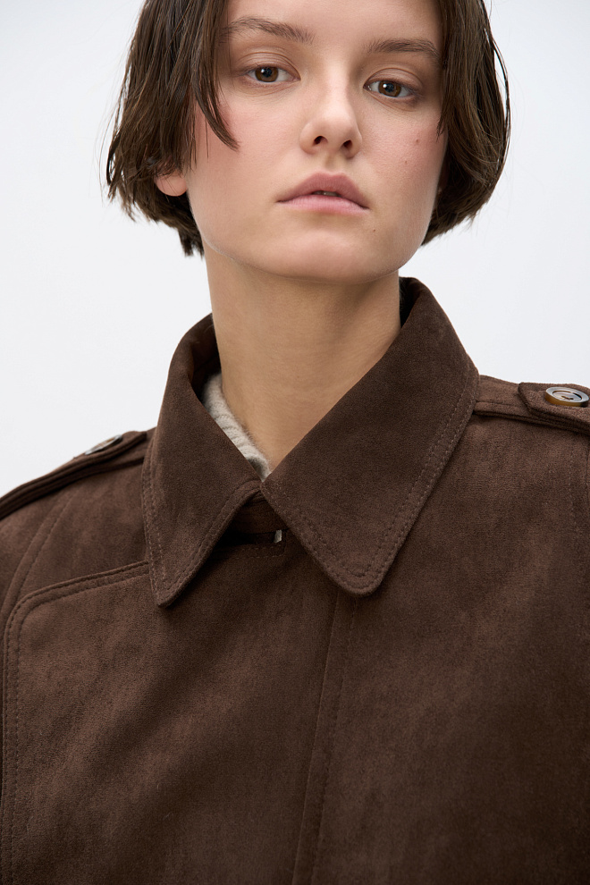 Двубортный тренч под замшу